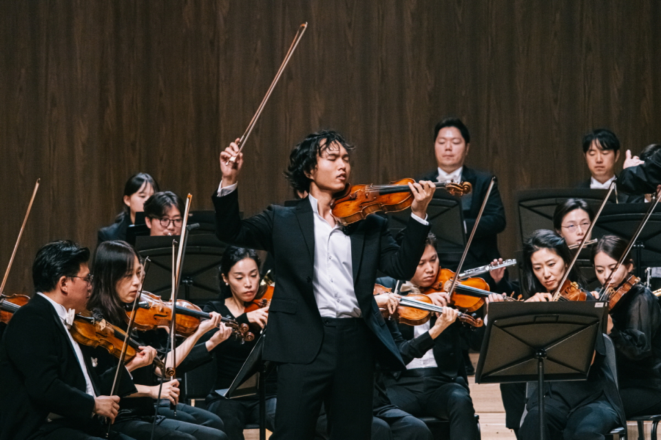 1위 수상자 차오원 뤄의 연주 모습(사진제공=통영국제음악재단)